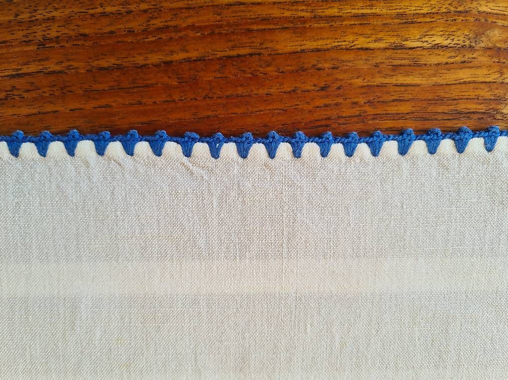 Tessuti: Tischtuch offwhite mit blauer Baumwollstickerei – Usato da Meilen venduto da ssdjkb 2