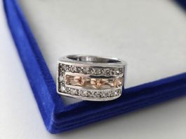 Silberfarbener Ring mit Zirkonia-Steinen, Grösse ca 18cm