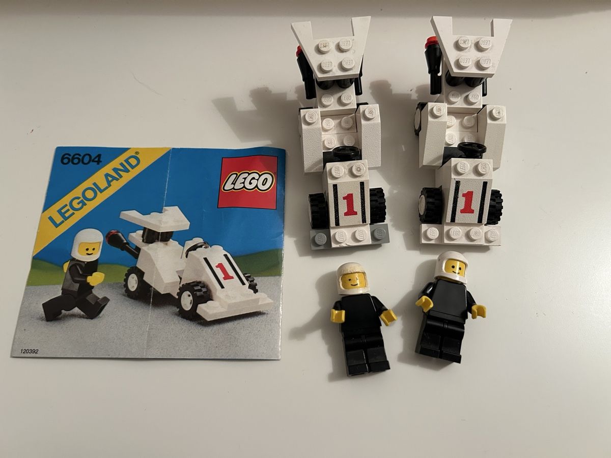 Lego Spielzeuge: Zwei LEGO 6604 Formula 1 mit einer Anleitung – Gebraucht aus Kriens von lay01 2