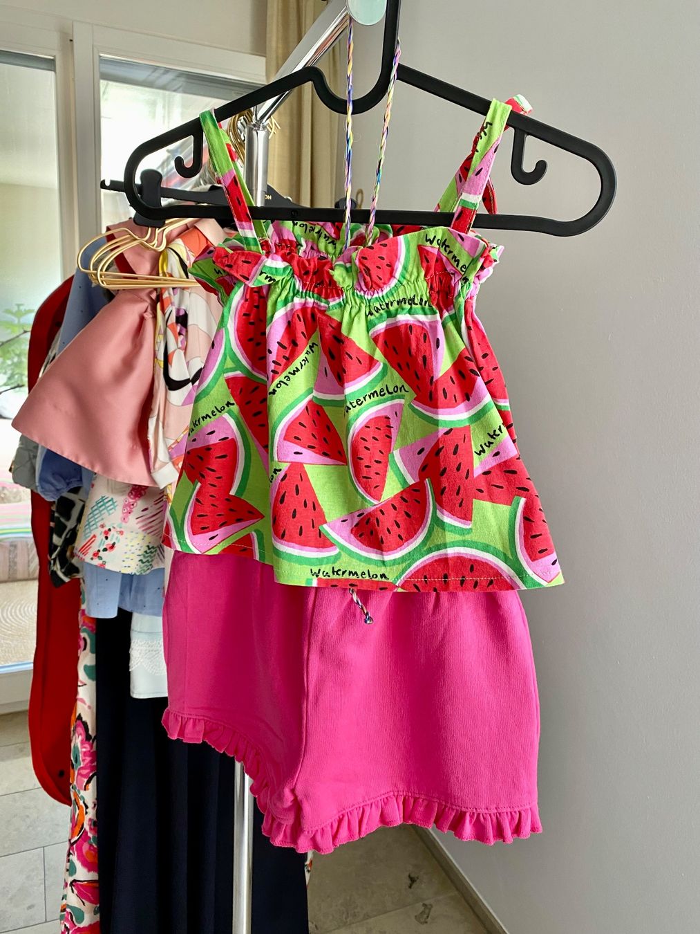 Lotti & Set di vestiti: Mädchen Set Top+Shorts 128/122 – Usato da Zürich venduto da Annavictoria18 1
