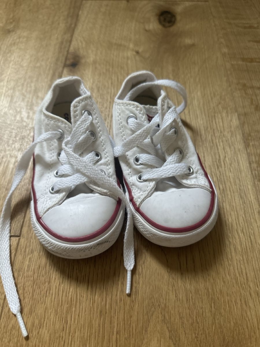 Converse Scarpe per ragazze: Converses blanches 22 – Usato da Montreux venduto da canori