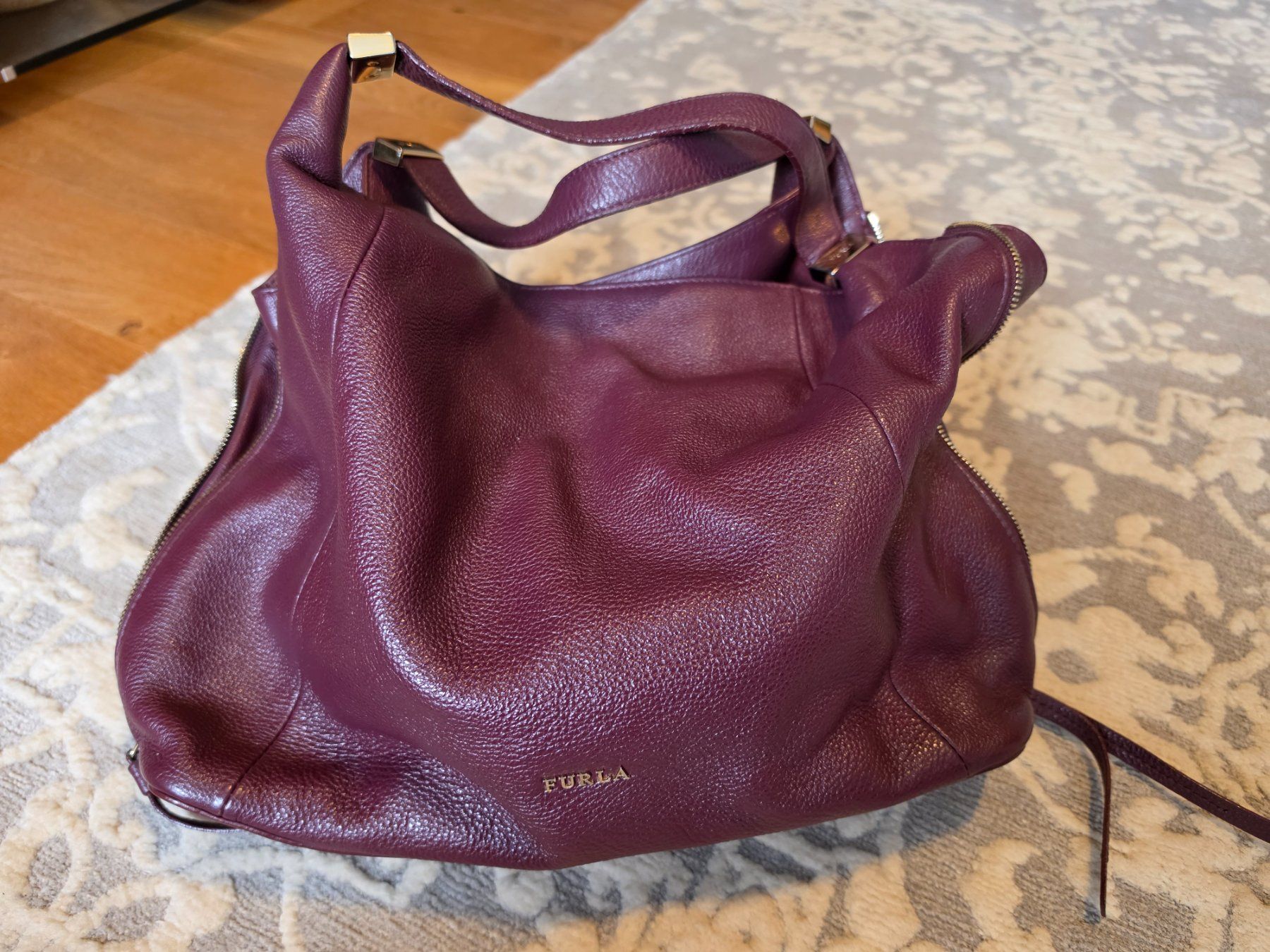 Furla Borse da donna: Beuteltasche FURLA aubergine/pflaume – Usato da Wald AR venduto da Gissgigi