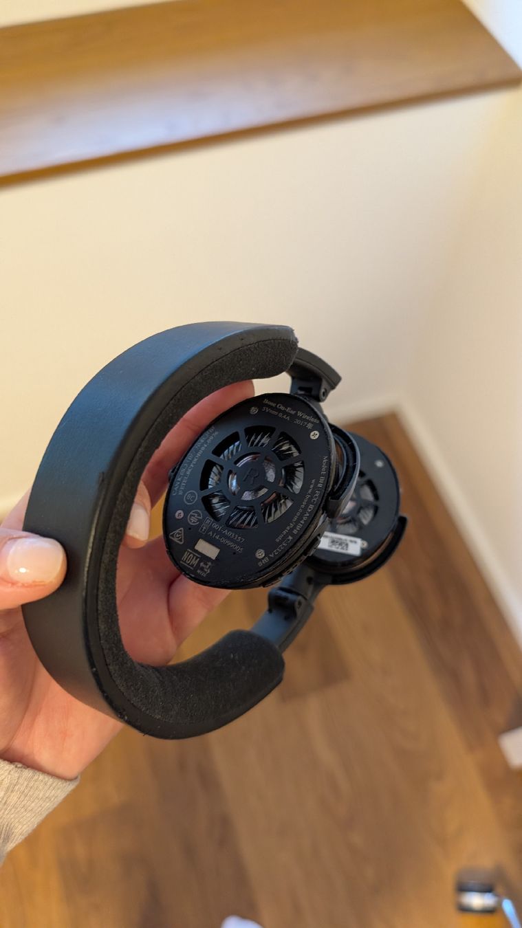 Bose Casques audio: Bose On-Ear Kopfhörer Bluetooth schwarz – D'occasion à Zürich par NaomiManon 1