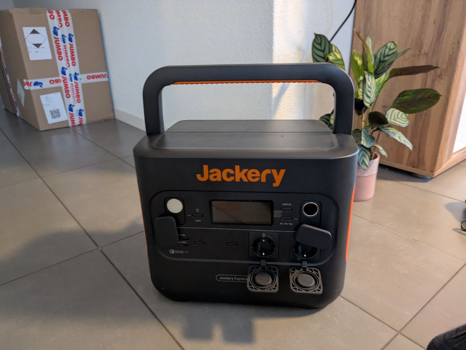 Jackery Dispositivi a energia solare: Batterie Jackery Explore 2000 Pro – Usato da Busswil BE venduto da lama-camping 2