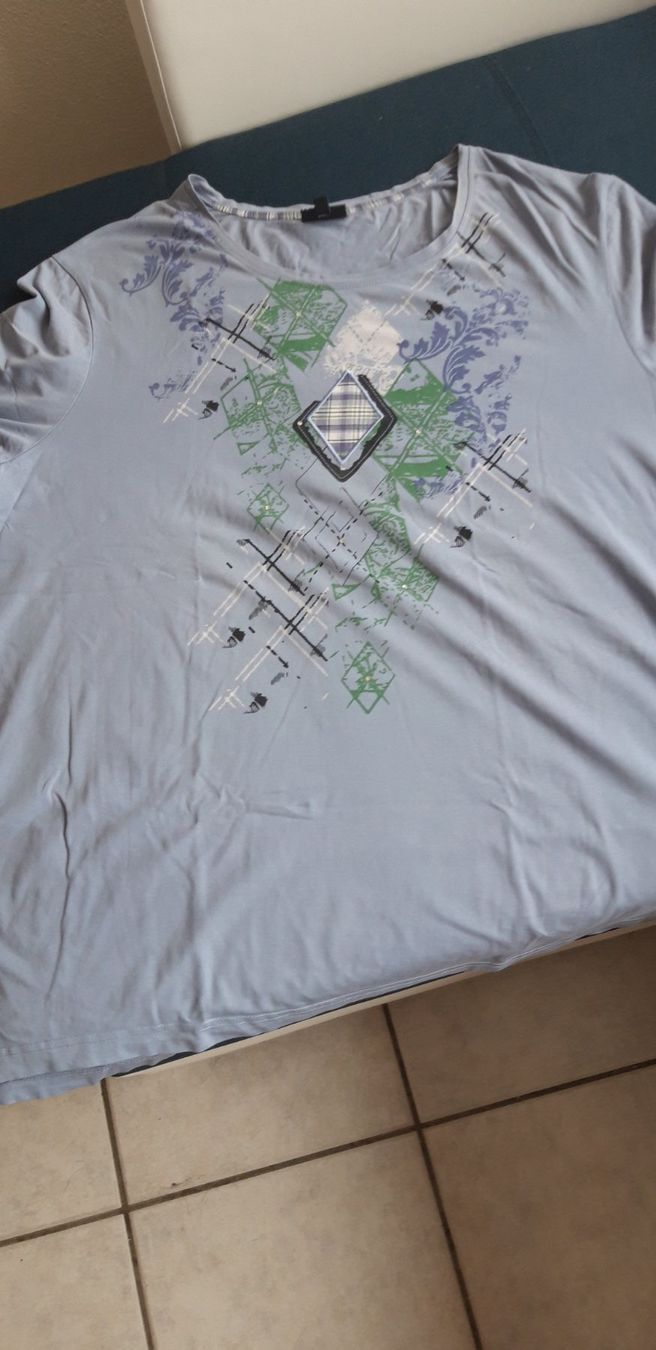 T-shirt: T'shirt femme taille 52 – Usato da Neuchâtel venduto da marevecor 1