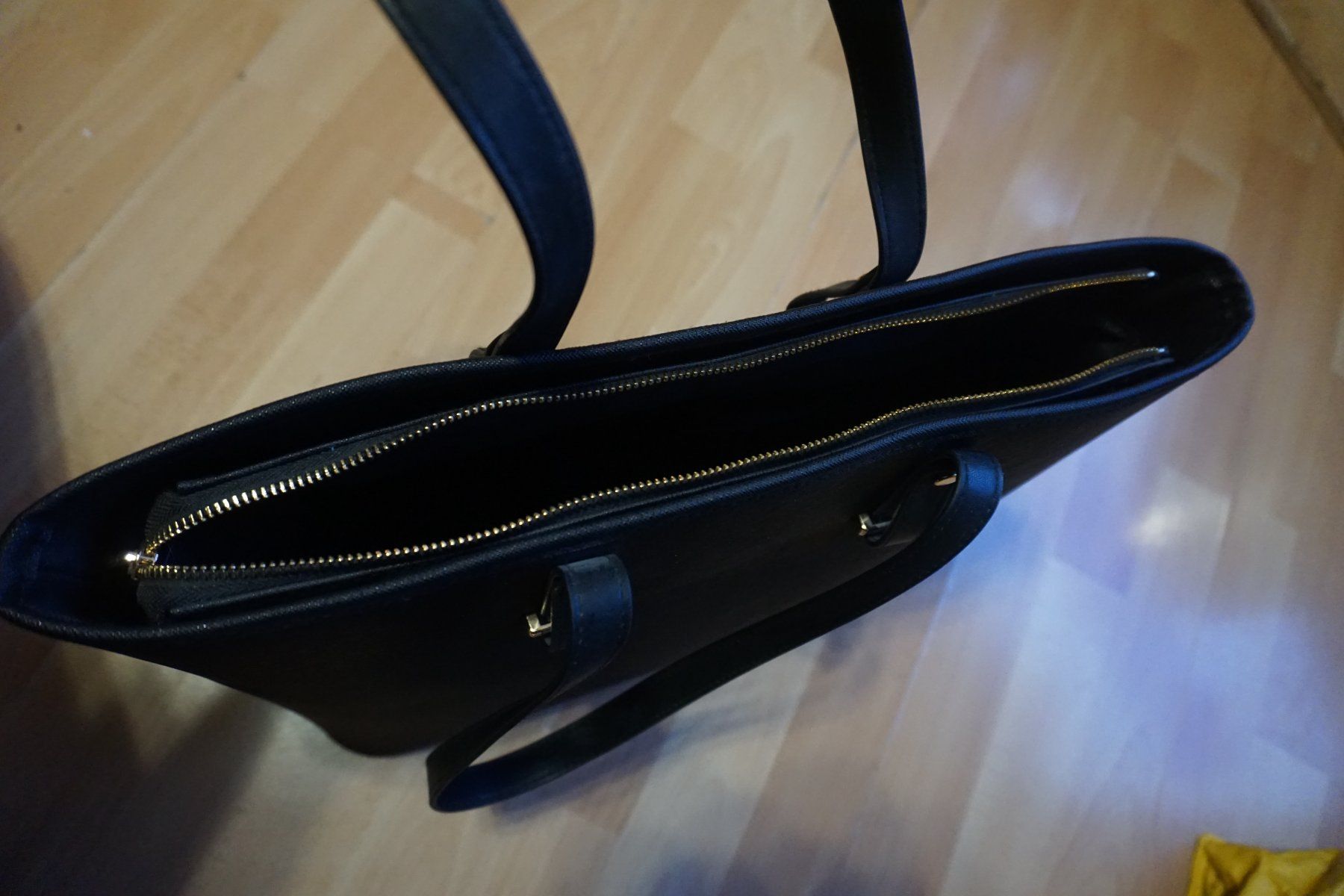 H&M Borse da donna: Schwarze H&M Handtasche – Usato da Zürich venduto da einalemjena 2