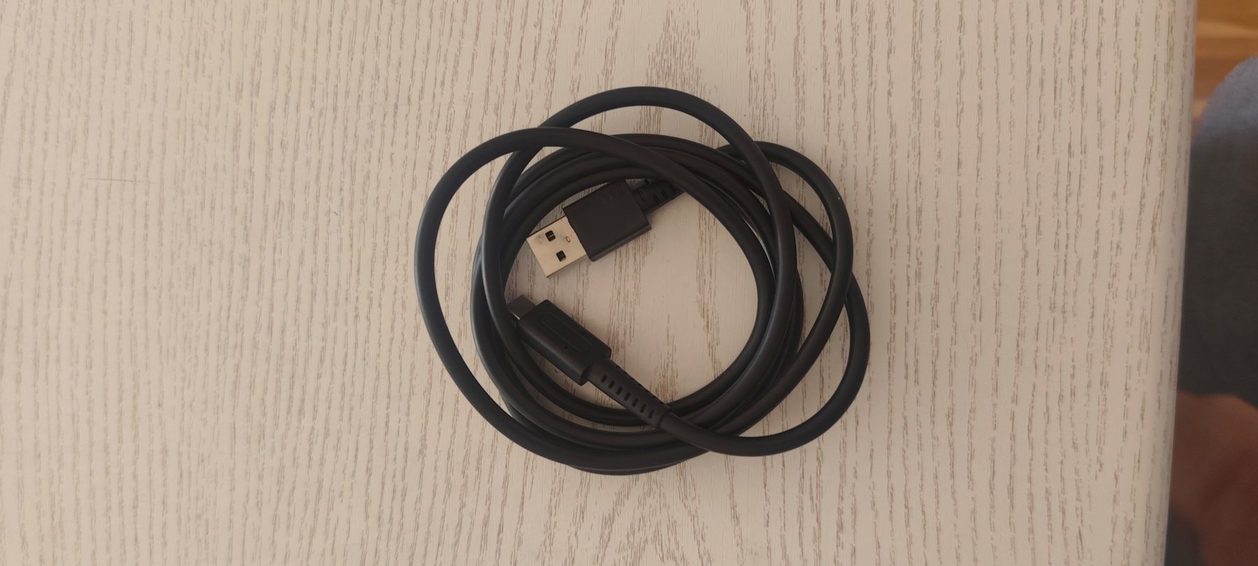 Câbles: Câble USB-A vers USB-C noir – D'occasion à Aigle par Dadavd