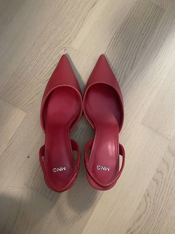 Mango Damenschuhe: Kittenheels in rot - Marke Mango – Gebraucht aus Lenzburg von lejlaimamovic 1