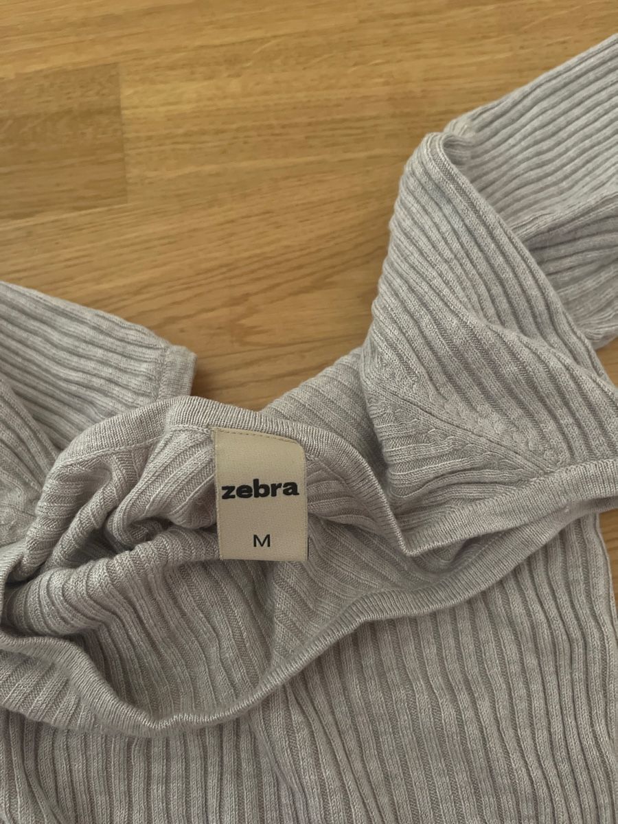 Zebra Top: Pull gris ZÉBRA – Usato da Le Locle venduto da Mayd_h 1