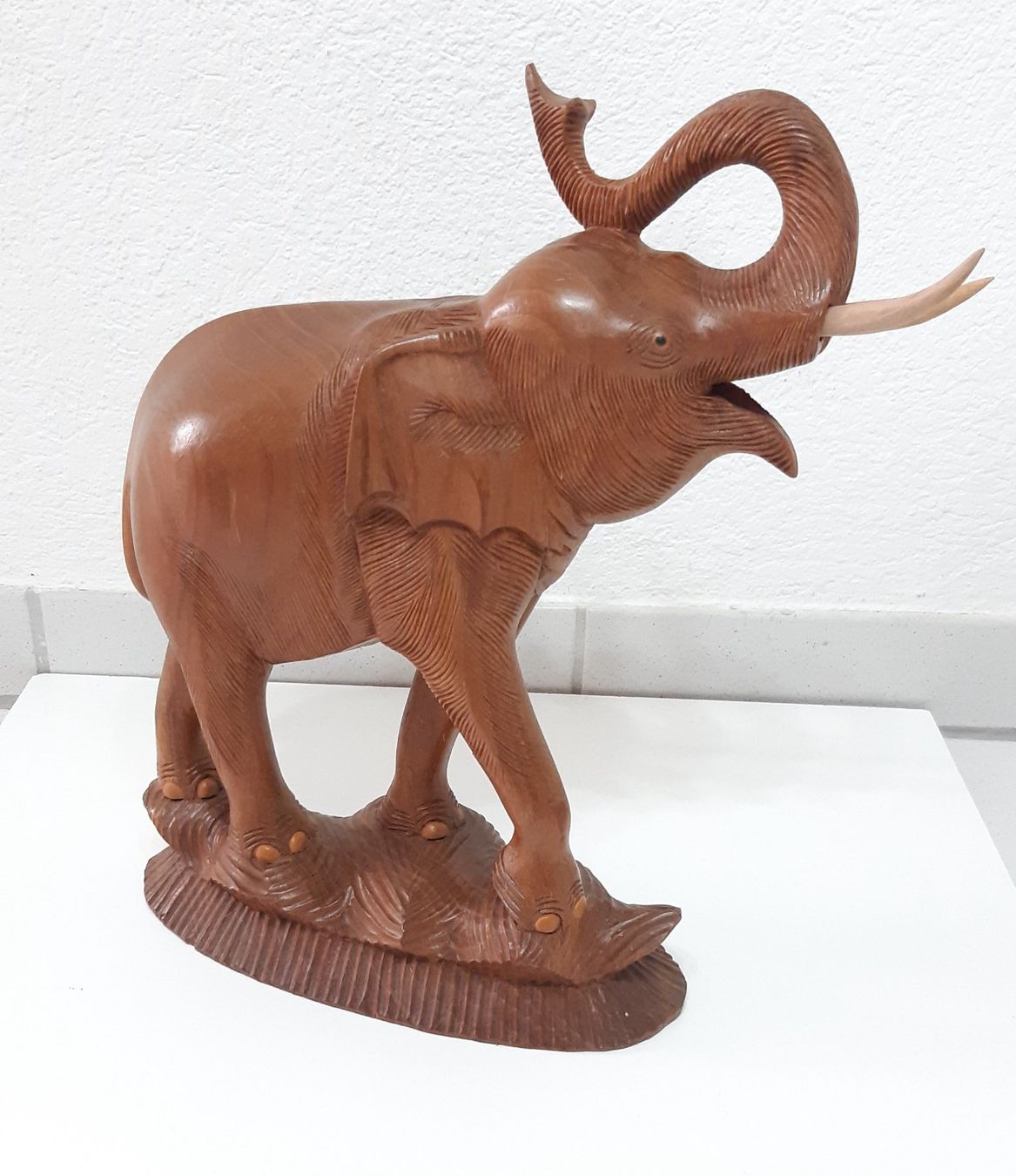 Tutte le decorazioni: Elefant aus Holz - Eléphant en bois – Usato da Savagnier venduto da Marderuth 1