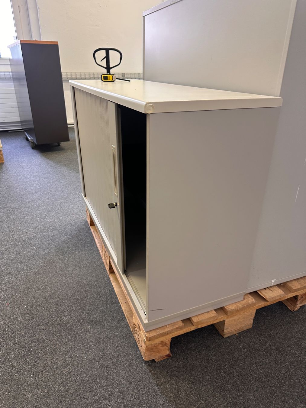 Armoires: Rolladenschrank – D'occasion à Winterthur par StiftungSchleife 3