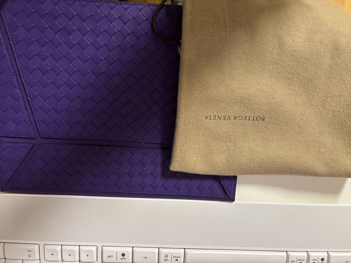 Bottega Veneta Borse: Bottega Veneta iPad hülle – Nuovo (secondo la descrizione) da Auenstein venduto da sonnenschein1256 1