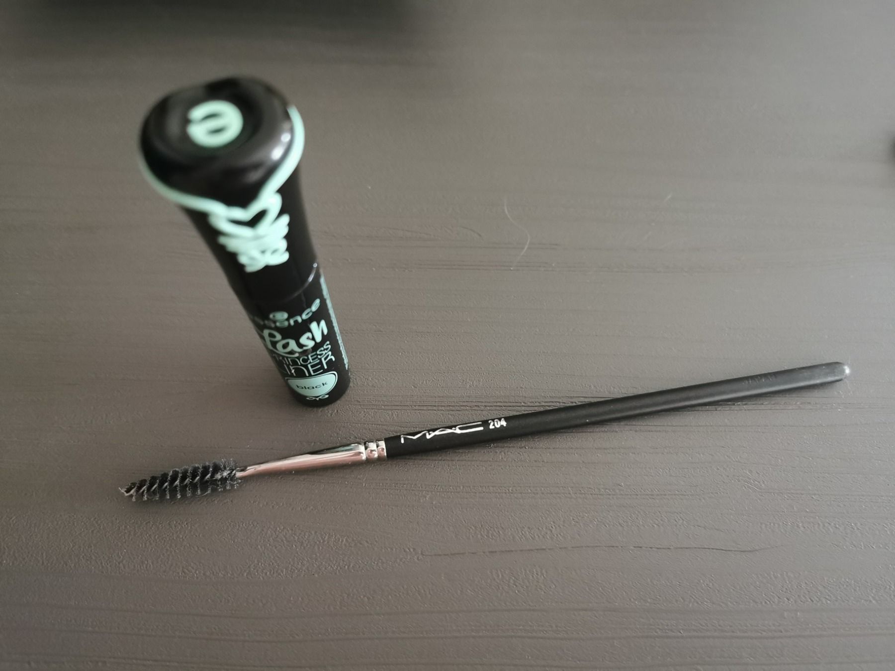 Make-up: Mac Augenbrauenbürste & Lash Liner – Usato da Gunzgen venduto da 0Aurin0