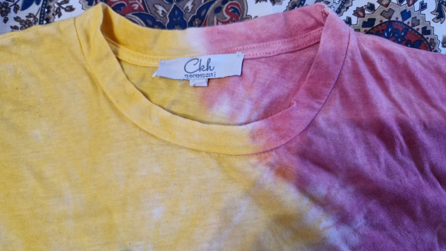 C&A T-shirt: Gelb-blau-pink TShirt – Nuovo (secondo la descrizione) da Oberengstringen venduto da Asteroid56 1