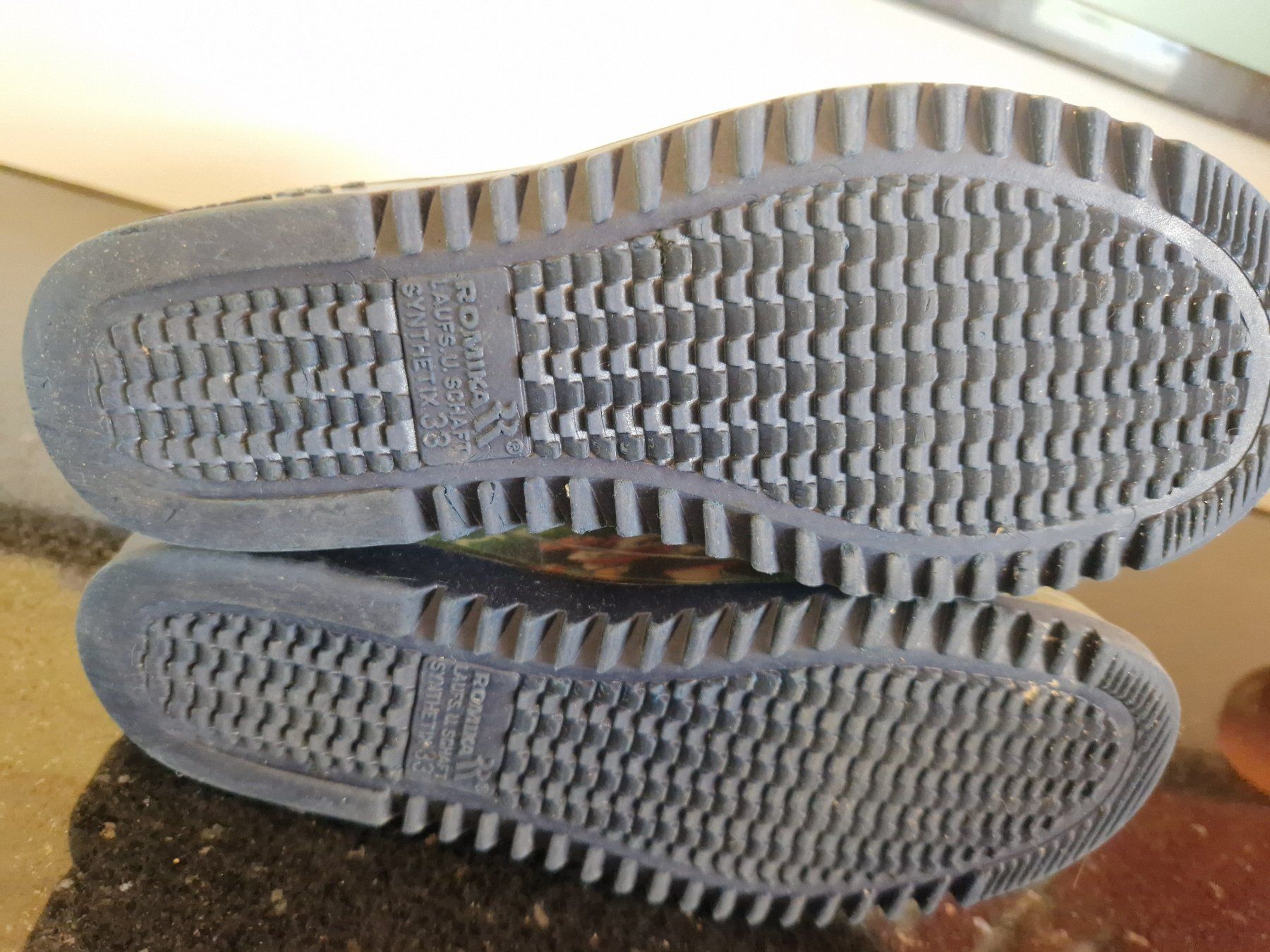 Schuhe für Jungen: Gummistiefel Fussball 33 – Gebraucht aus Giswil von monimaus08 1