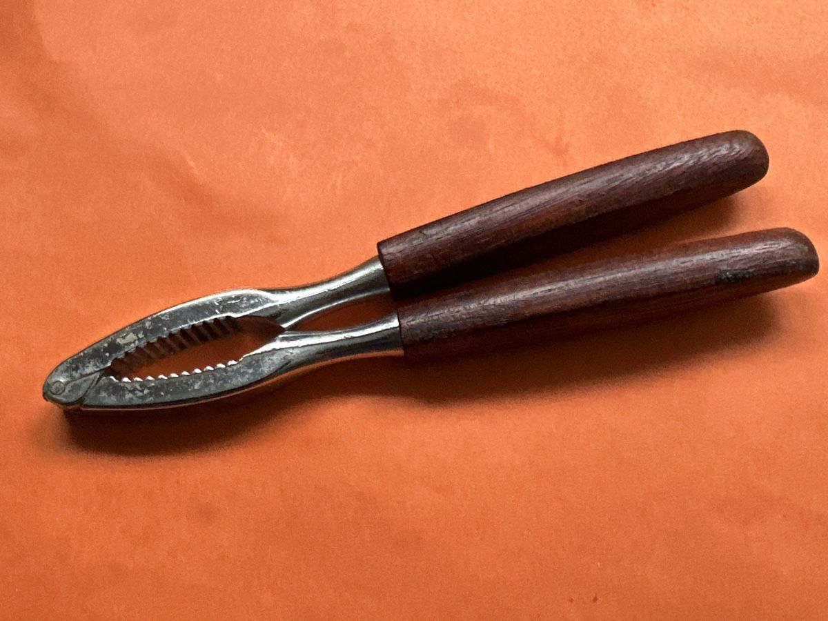 Elettrodomestici da cucina: Nussknacker mit Teakholz. Japan – Usato da Zürich venduto da Chaeffeler