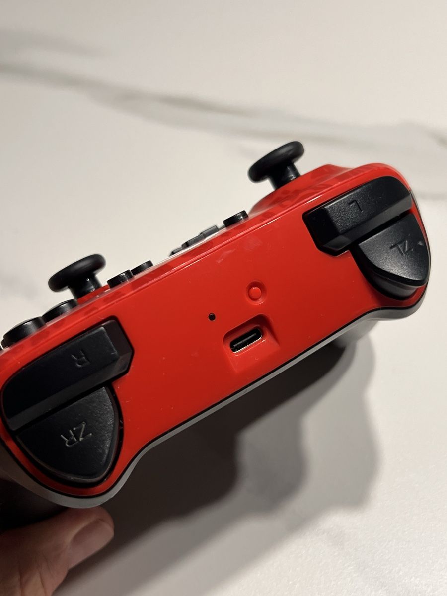 Nintendo Consoles: Nintendo Switch Pro Controller Super Mario Edition Top – Neuf (Voir description) à Winterthur par ChicMarkt 1