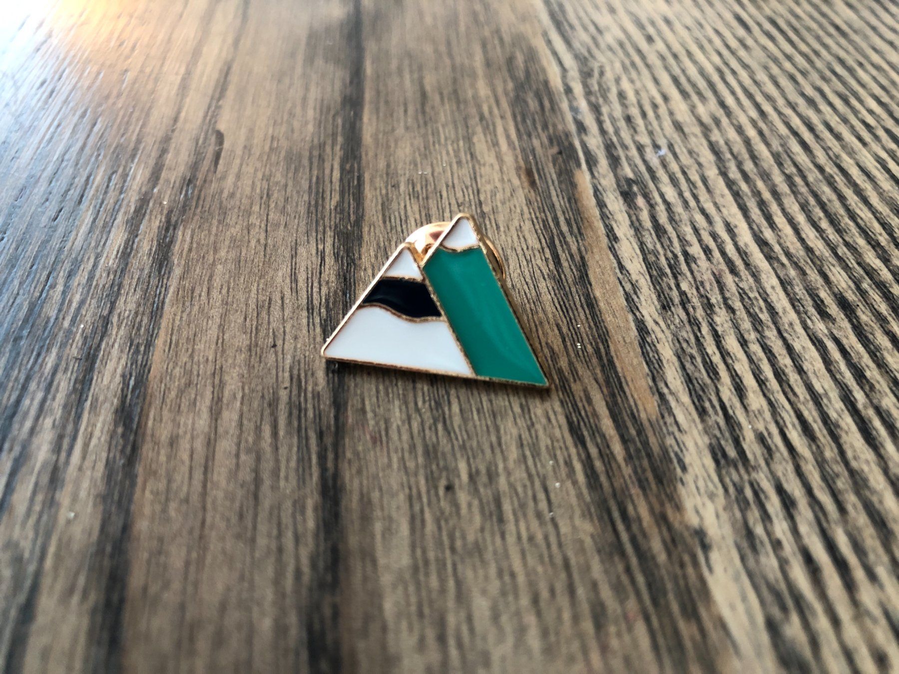Spille & Fermagli: Pin Anstecker Berge Wanderlust Mountains – Nuovo e nell'imballaggio originale da Berg am Irchel venduto da Zweiti_Chance