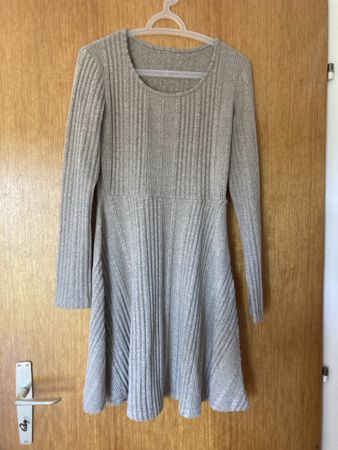 Robe en tricot beige à manches longues état correct