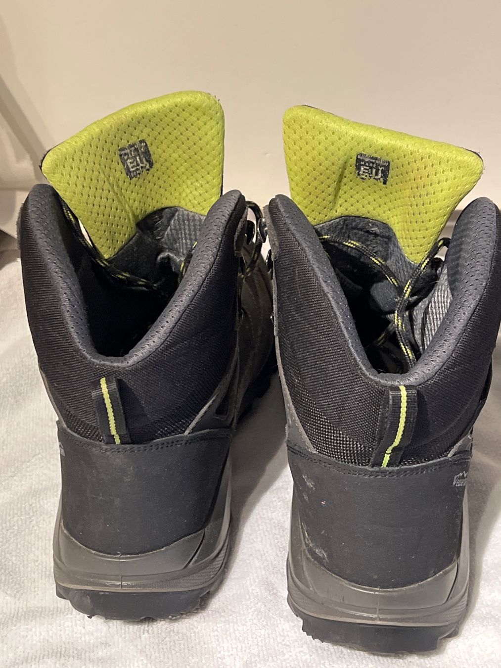 Scarpe da uomo: Wanderschuhe Gr 44 – Usato da Basel venduto da Winniepuuh 2