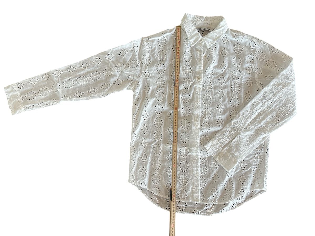 Zara Camicette: Chemise blanche ajourée Zara – Usato da Dotzigen venduto da SecondHandGems 4