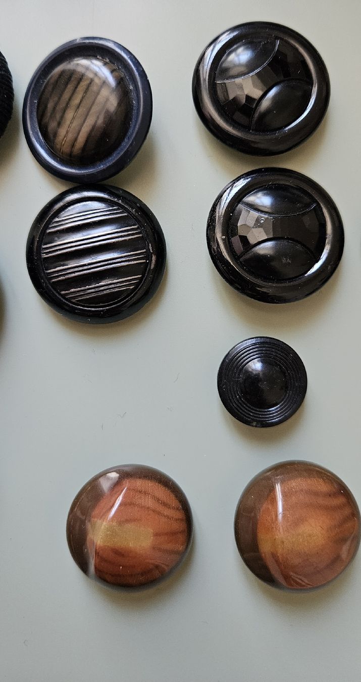 Bottoni: lot 16 boutons anciens – Usato da Carouge GE venduto da Lea000 2