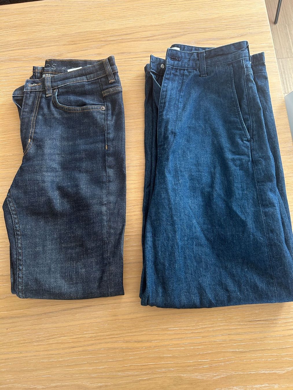 Cos Jeans: Lot de 2 Jeans COS Taille 36 – Usato da Fribourg venduto da sophlg