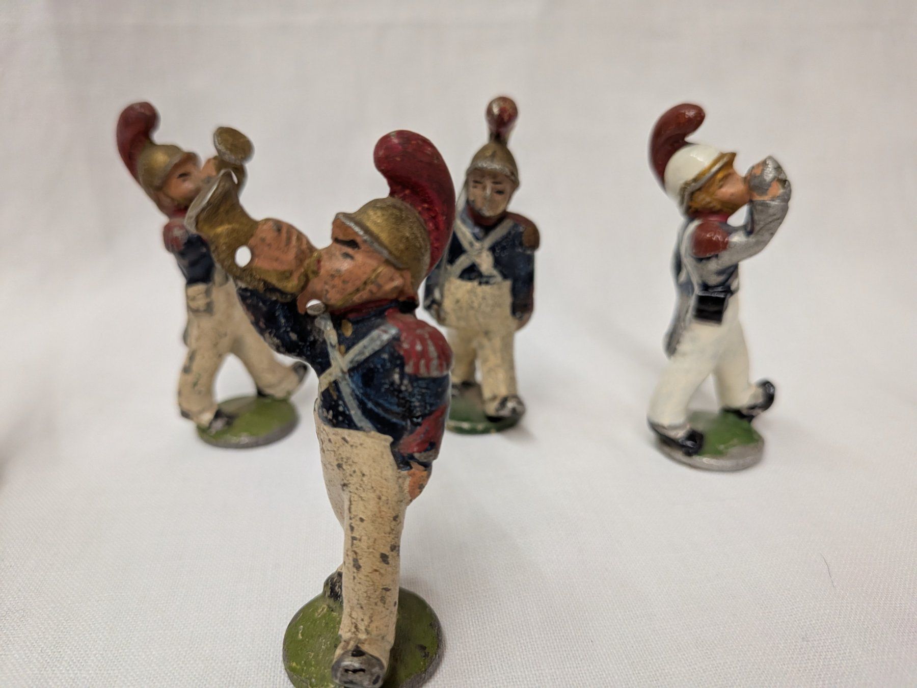 Statuette: Antike Figuren Musikanten – Usato da Emmen venduto da Brockofsky 4