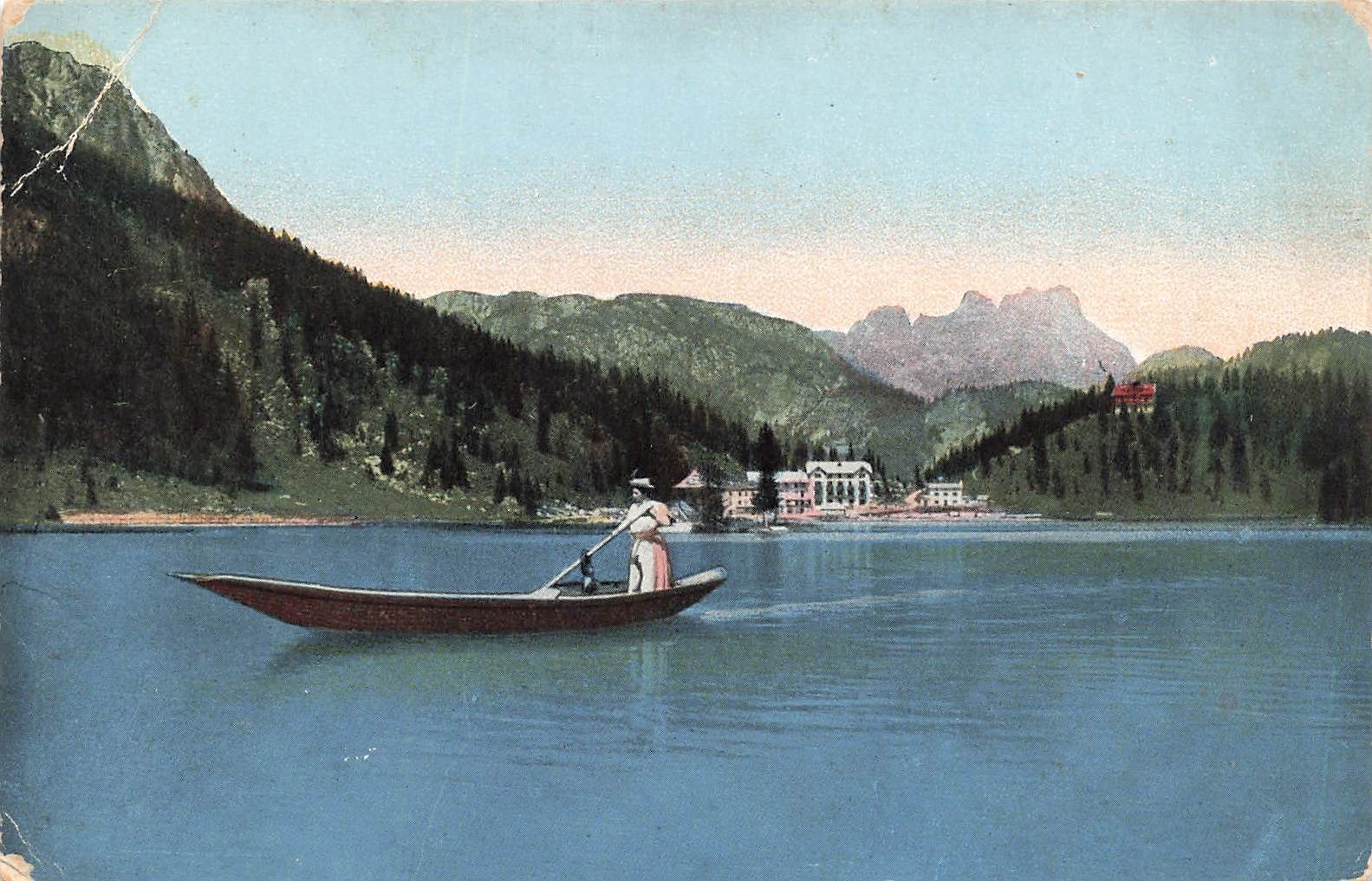 Cartoline postali: Davos (GR) Alpensee mit Boot und Ortschaft – Usato da Biasca venduto da Blenio71