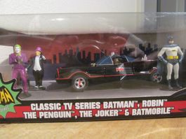 BATMAN - ROBIN - THE PENGUIN - THE JOCKER - UND  BAT MOBIL