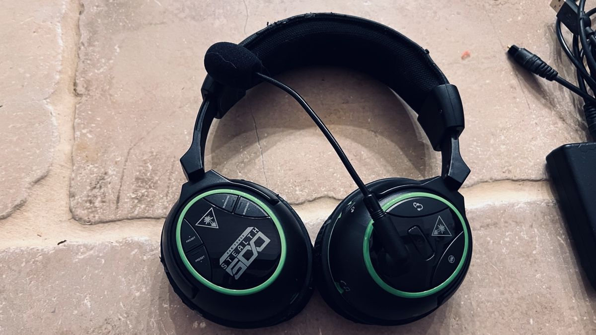 Microsoft Console: Xbox One Konsole mit Spielen und Headset – Usato da schöftland venduto da polymechaniker 2