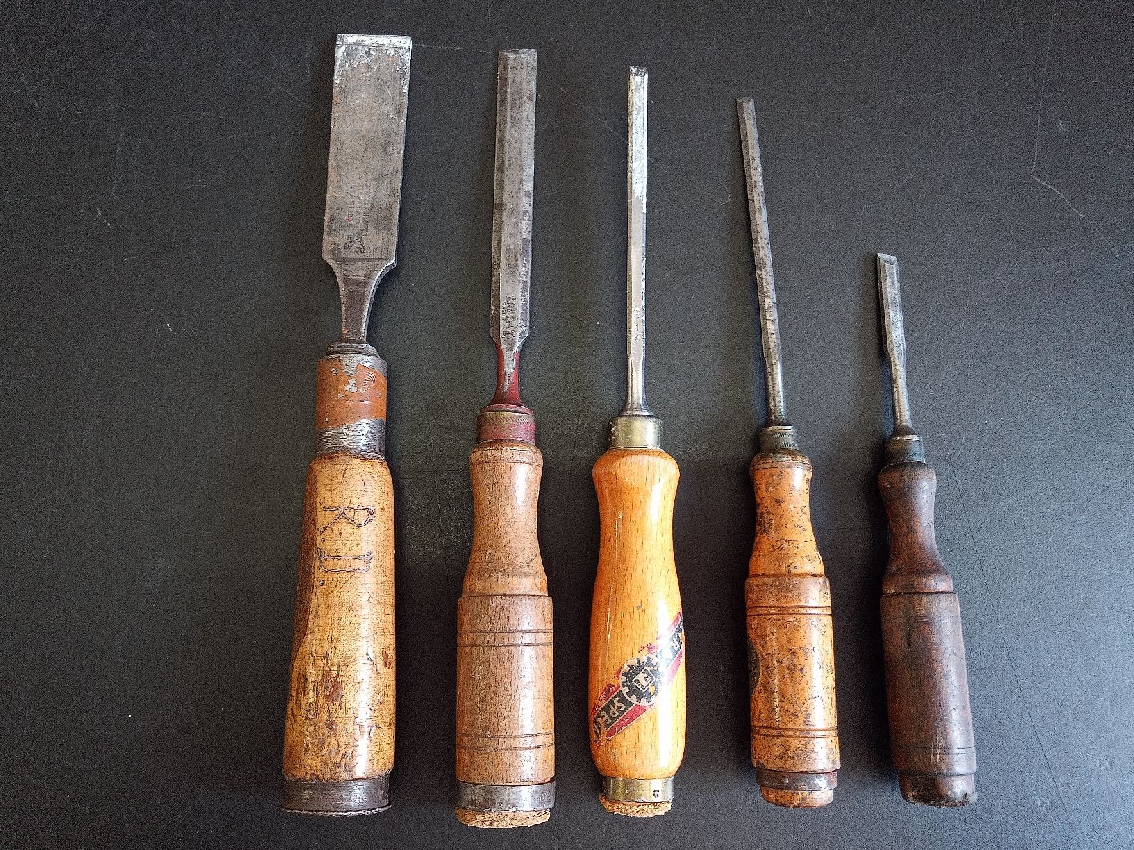 Alle Werkzeuge: 5 antike Stecheisen Stechbeitel mit Holzgriff – Gebraucht aus Reiden von Zofi-Brocki 4