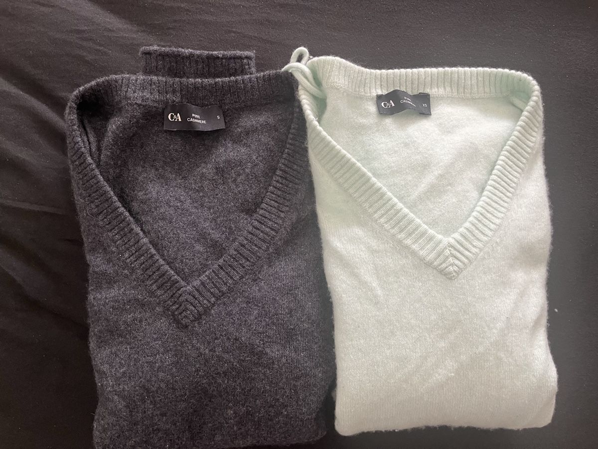 C&A Lotti di vestiti: Zwei Cashmere Damen Pullover V-Ausschnitt – Usato da Olten venduto da sae_82z2