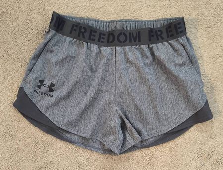 Under Armour Freedom Play Up Damen Shorts  Größe S
