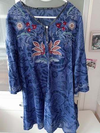 Wundervoll bestickte Tunika von Gudrun Sjöden M