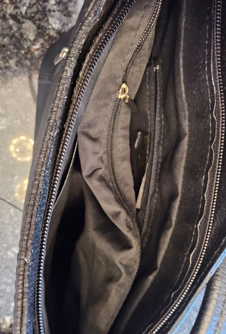 Sacs femmes: Schwarze Ledertasche und/oder Rucksack – D'occasion à Kaiseraugst par saladinpa 2