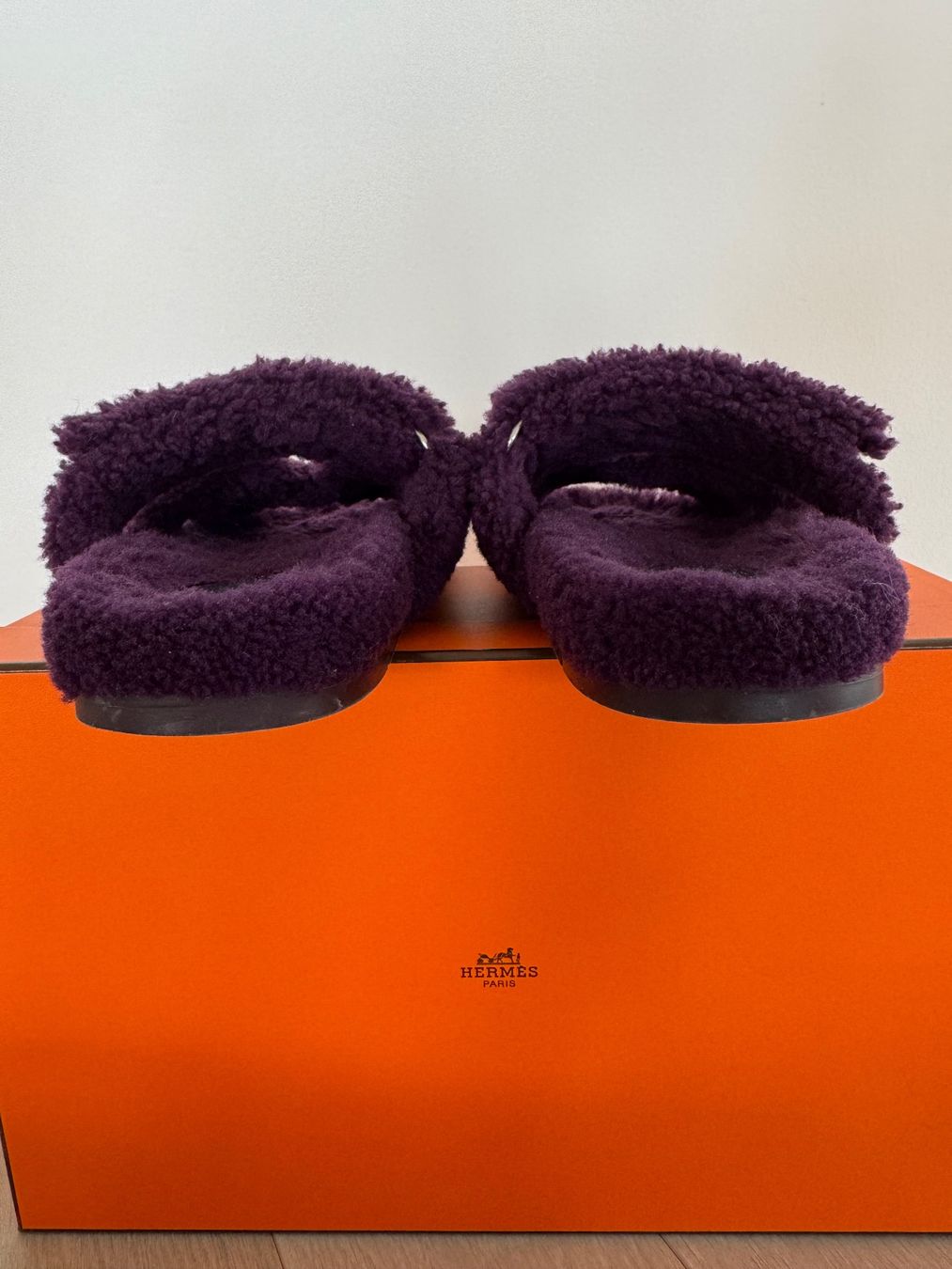 Hermès Damenschuhe: Hermès Chypre Sandals Größe 38.5 Farbe lila shearling – Gebraucht aus Kloten von mybestbrands 5