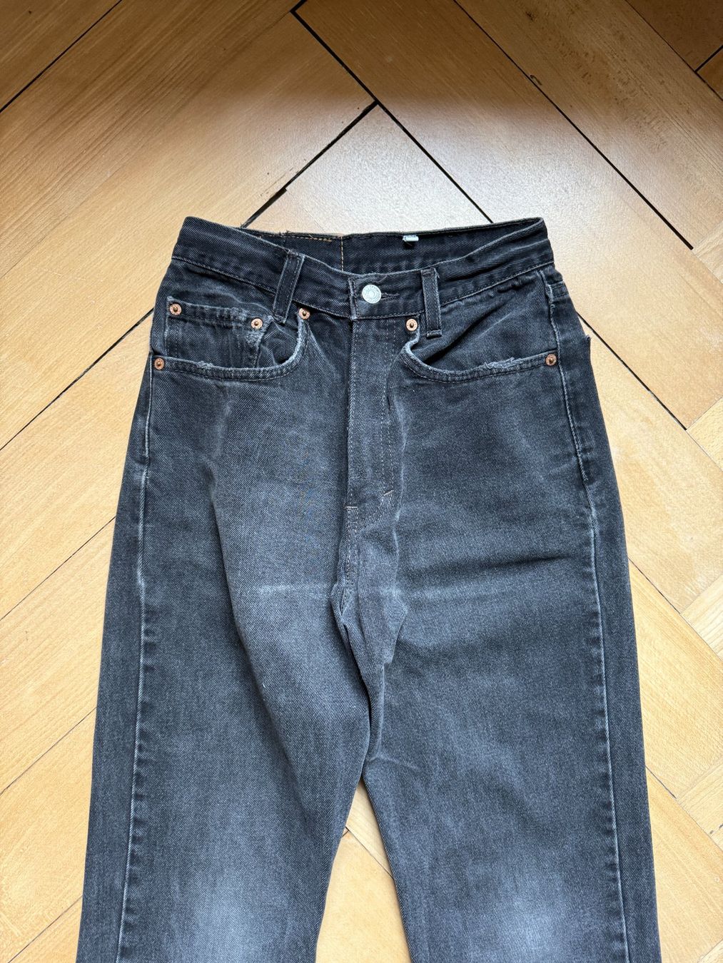 Levi's Jeans: LEVIS - Vintage Jeans schwarz W26 – Usato da Zürich venduto da Diazaio 1