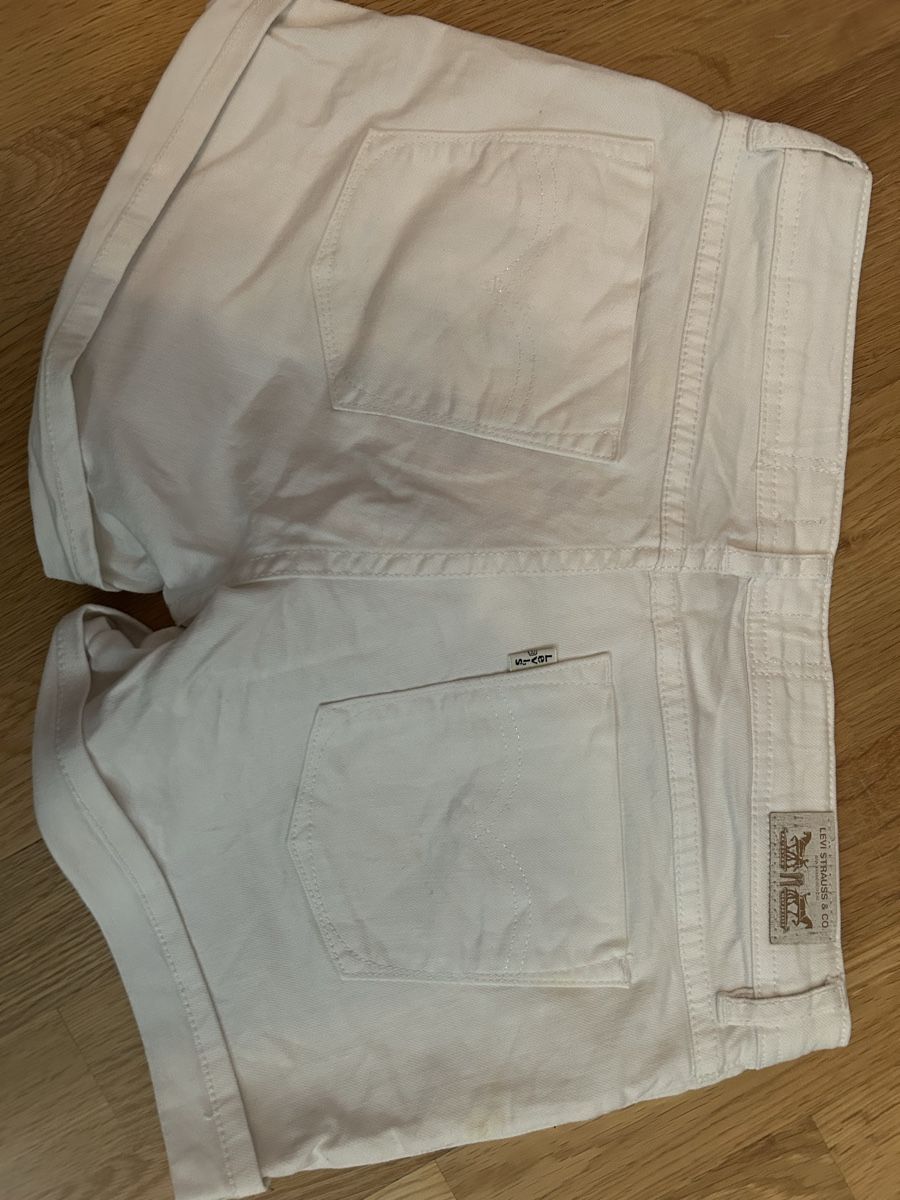 Levi's Jeans: Short en jeans blanc, Levi’s – Usato da Daillens venduto da guisepa 2
