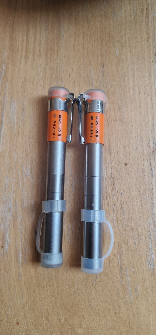 Schweizer Armee Uniformi: Lot 2 stylos dosimètre – Usato da Le sentier venduto da A607