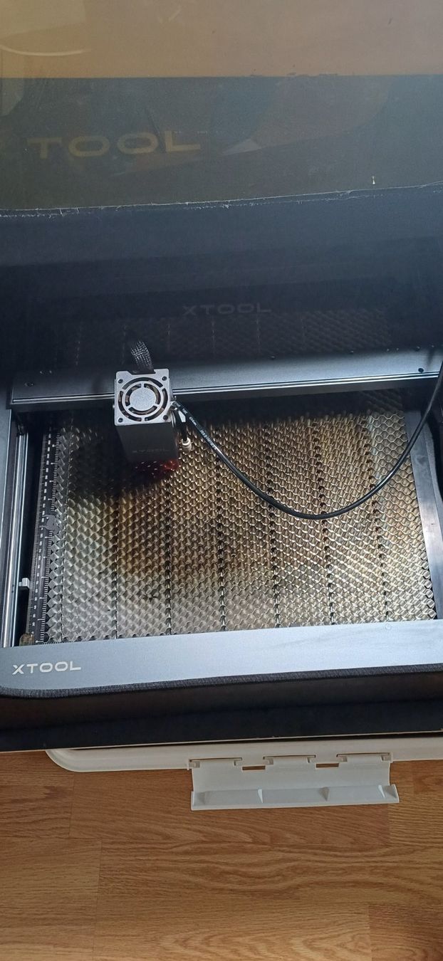 XTool Tutte le macchine: xTool D1 Pro 2-in-1 Diodenlaser Set – Usato da Winterthur venduto da nat_dtb7 3