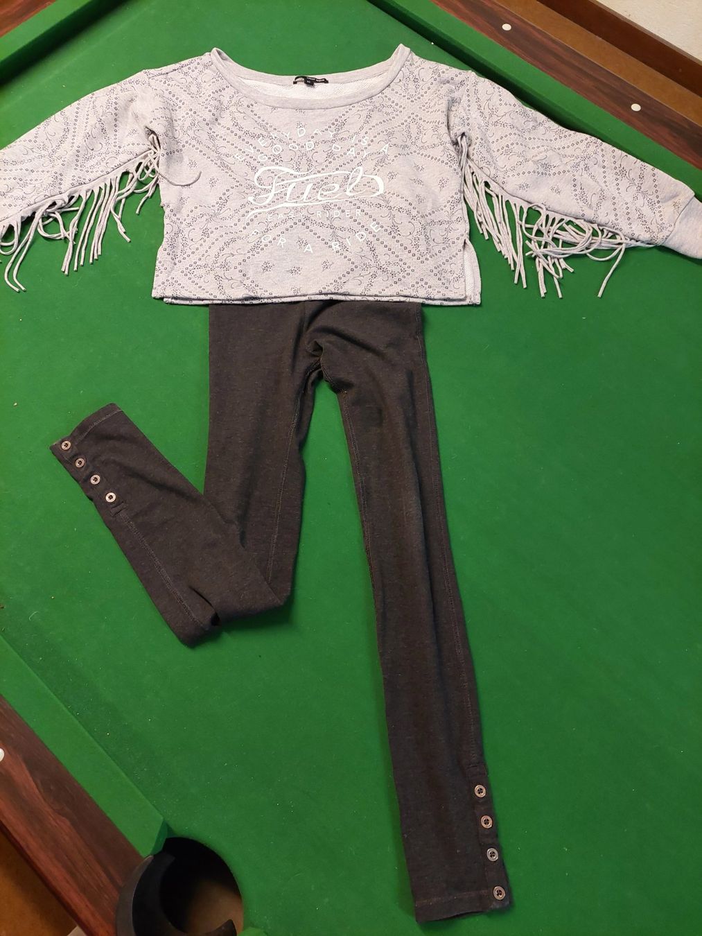 Lotti & Set di vestiti: Kleiderset Pullover und Leggins – Usato da Wynau venduto da Meysi