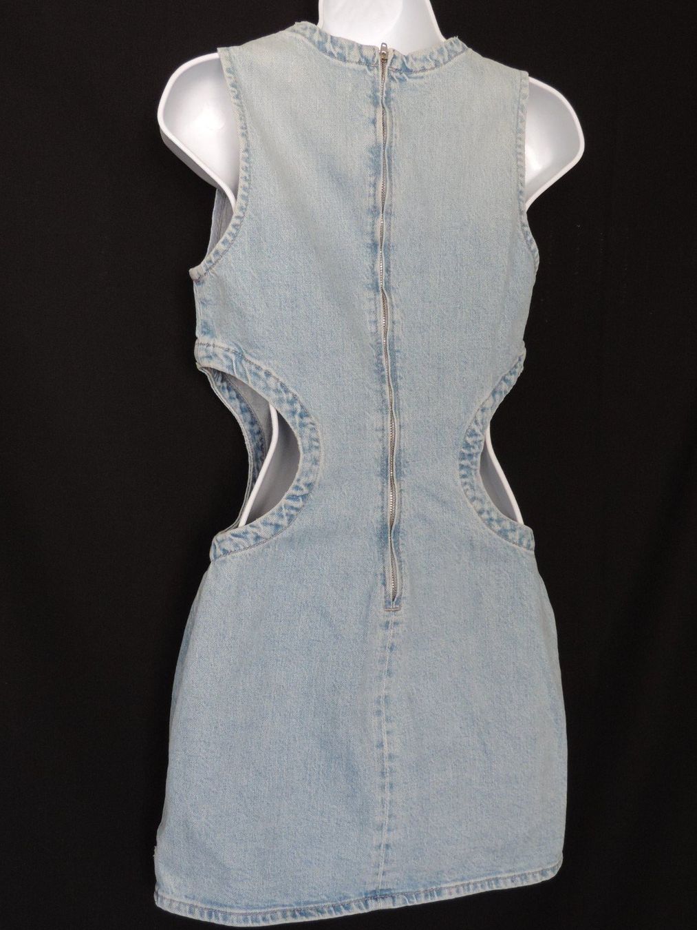 Pull&Bear Vestiti: robe jeans bleue claire échancré hanche – Usato da Genève venduto da Axelle333 1