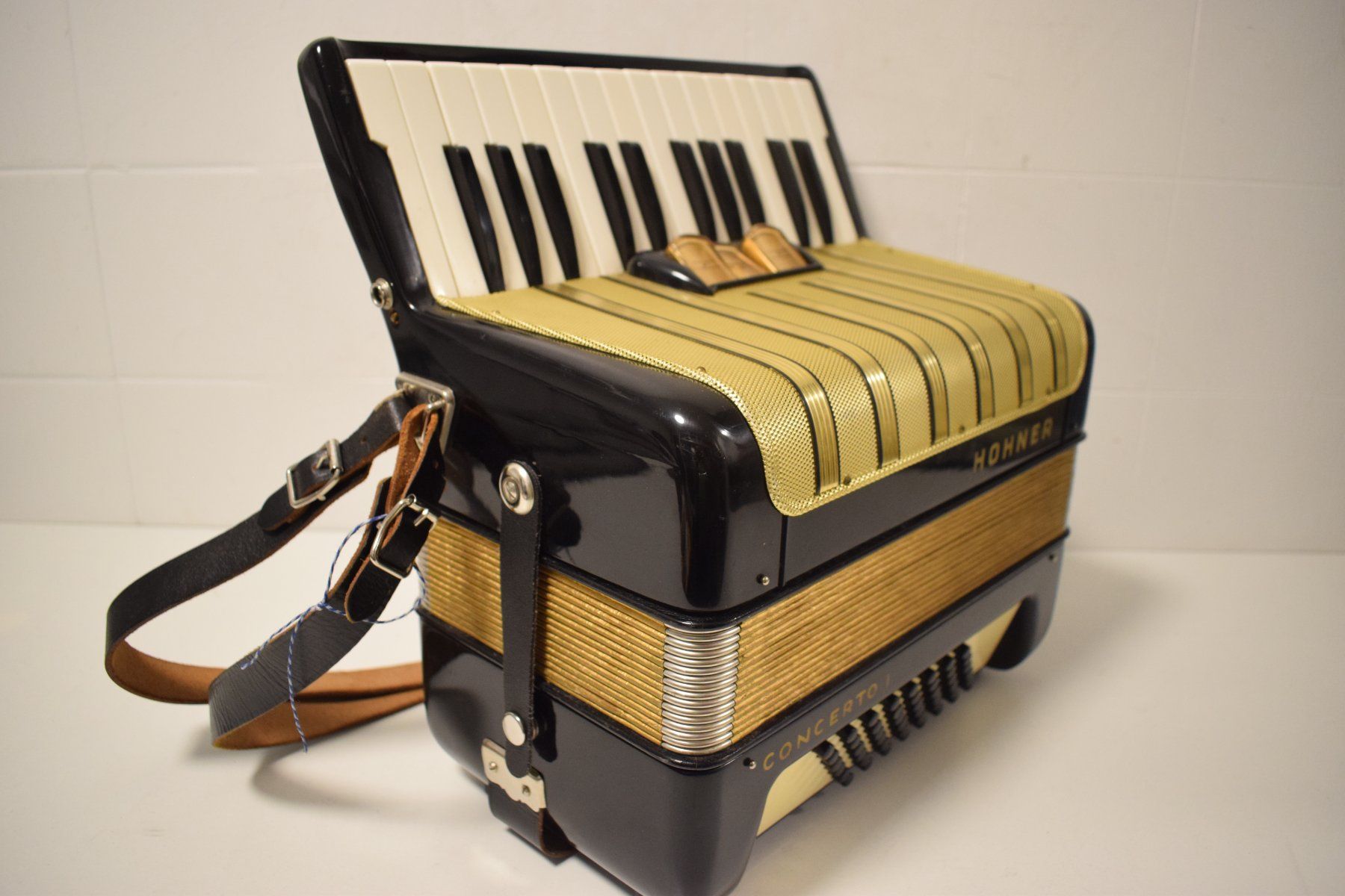 Hohner Strumenti musicali: Akkordeon chromatisch Hohner Concerto I – Usato da Zürich venduto da baumusik 2
