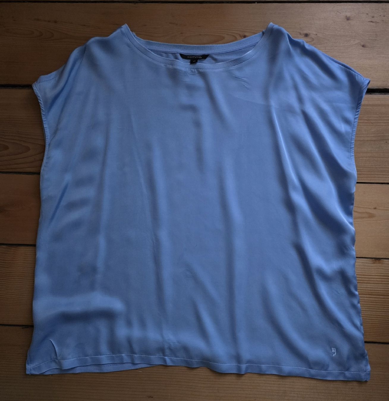 T-shirt: T- Shirt von Comma Gr. 46 – Usato da Escholzmatt venduto da Koenigskind2023