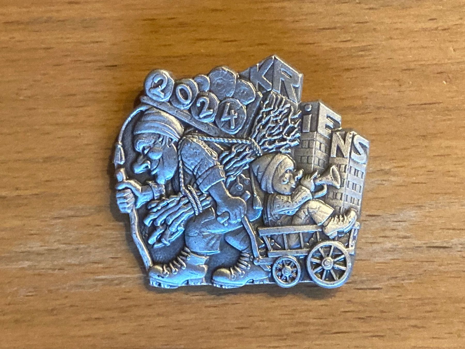 Krienser Placchette & Badge: Fasnachtsplakette Kriens 2024 Silber – Usato da Kriens venduto da Meier72