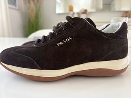 Neue schöne Prada Sneaker, Wildleder braun