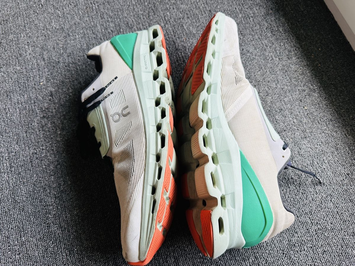 On Scarpe da uomo: ON CLOUDSTRATUS homme taille 48 beige et vert – Usato da Bulle venduto da LeMoleson 4