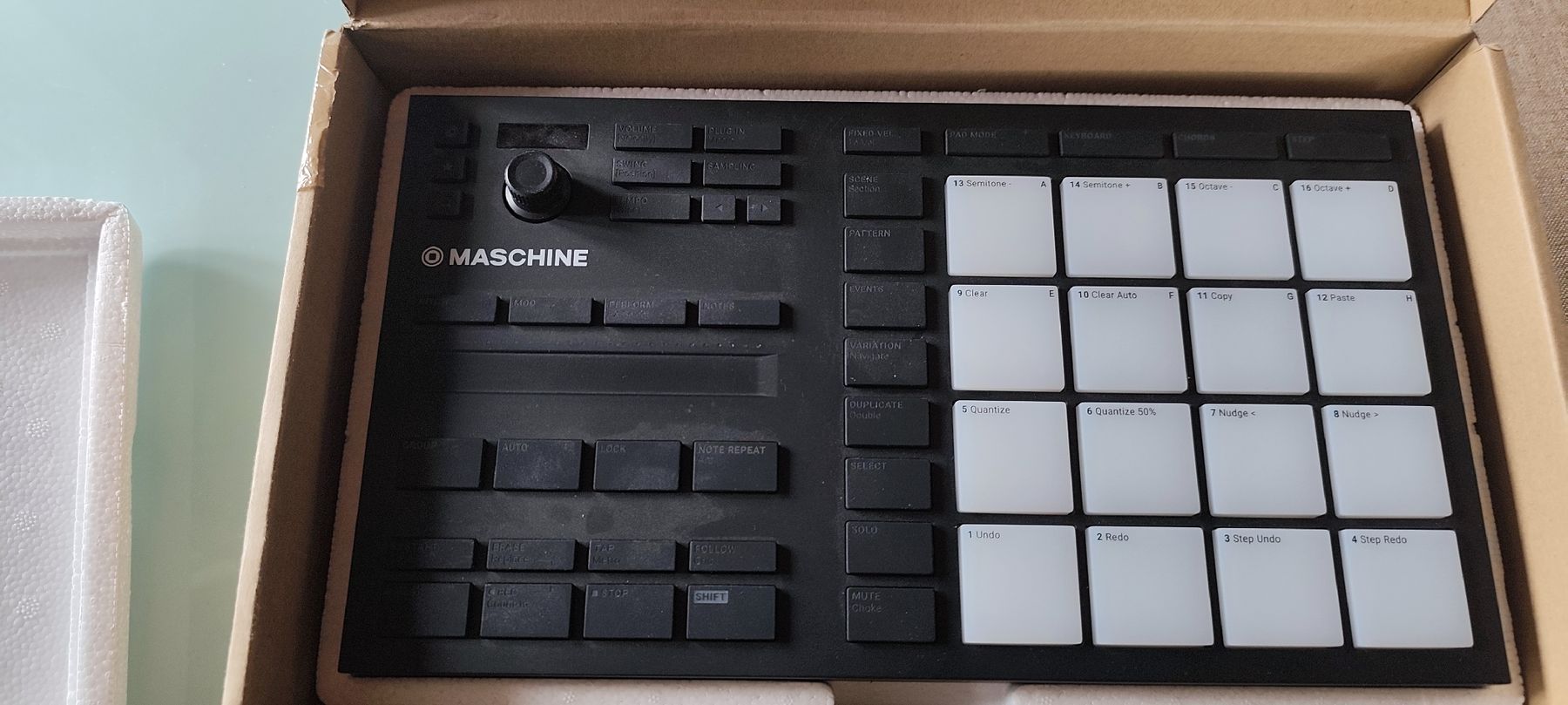 Native Instruments Instruments de musique: Native Instruments Maschine Mikro Controller – Neuf (Voir description) à Basel par Soid79