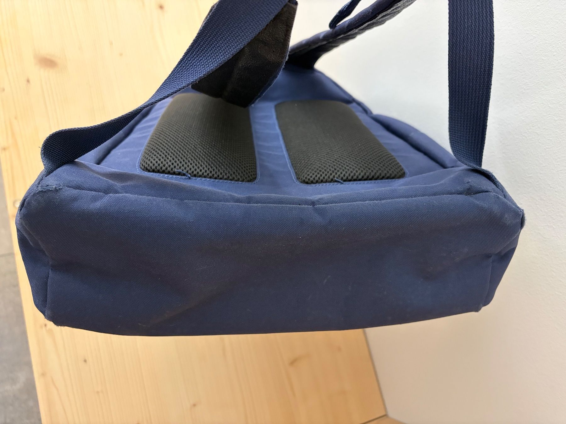 Lacoste Sacs à dos: Lacoste Rucksack dunkelblau – D'occasion à Sumvitg par r16_v6zl 2